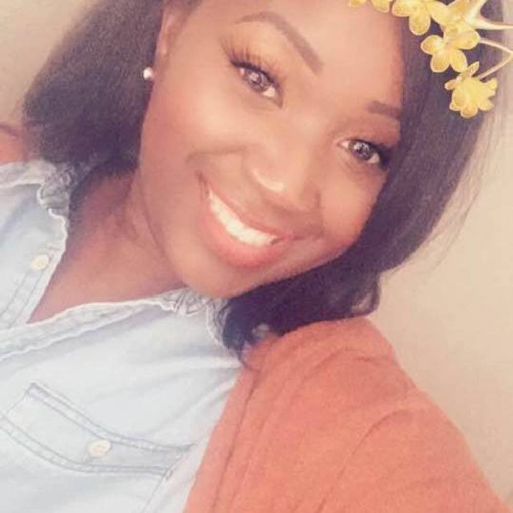 Meet your Posher, Latia